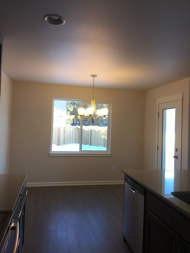 Building Photo - SE New Townhouse, 3 Bedrooms, 2 1/2 Baths,...