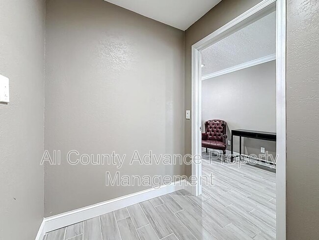 Building Photo - 1471 S Missouri Ave