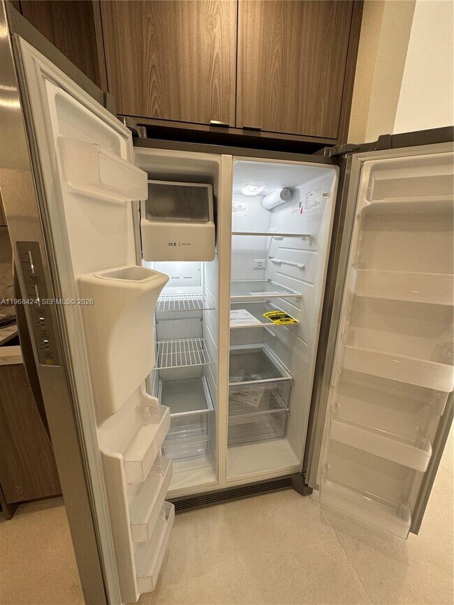 Building Photo - 1900 W 54th St