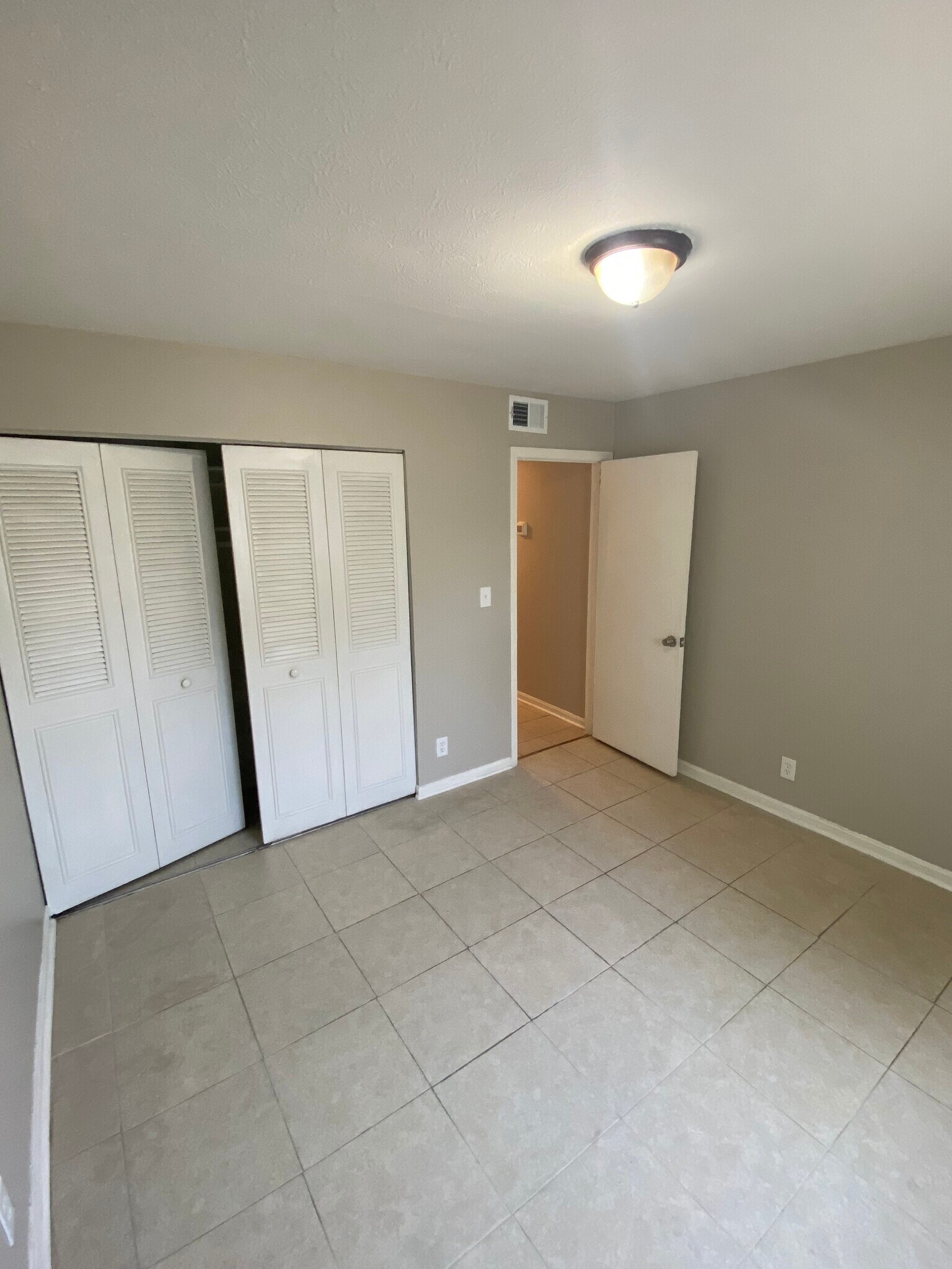 Building Photo - 3809 Carpenter Dr