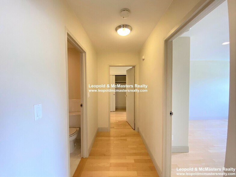 Building Photo - 1592 Beacon St