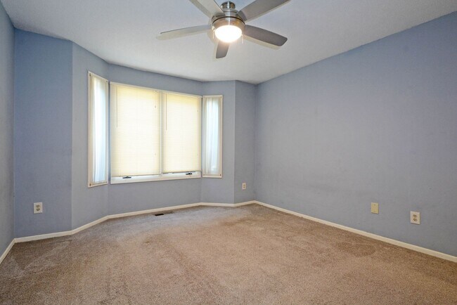 Building Photo - Beautiful 2-Bed 1-Bath Condo in Bloomington - Available Now!