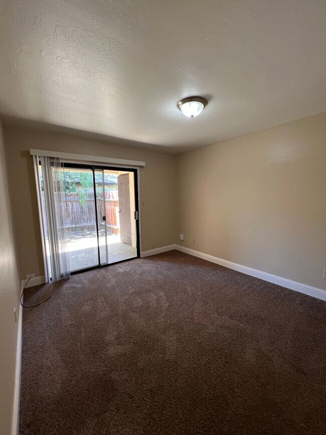 Building Photo - 7612 N Laurelglen Blvd