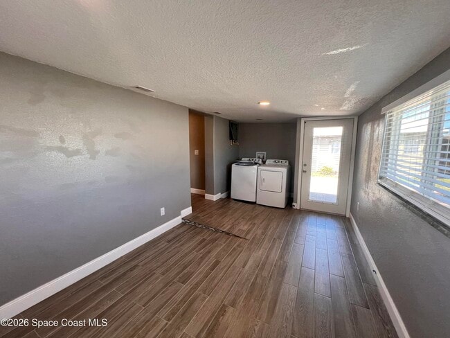 Building Photo - 741 Frisco St SE