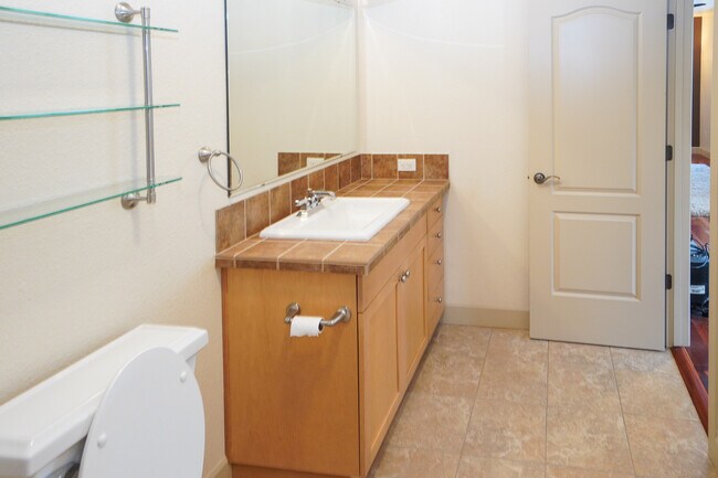 Building Photo - 1254 E Winding Creek Dr