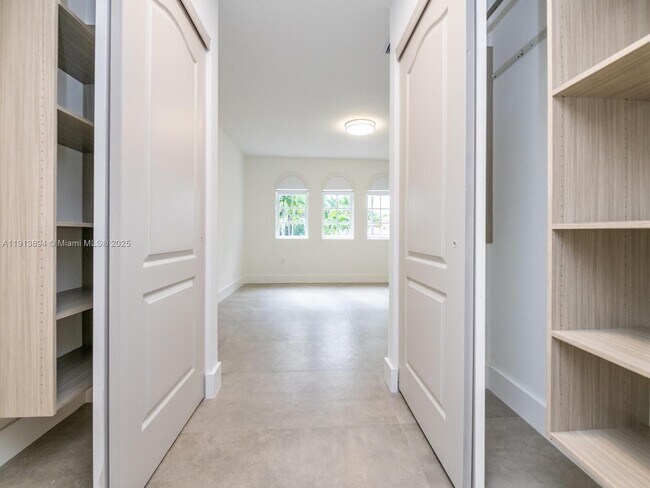 Building Photo - 20729 NE 32nd Ave