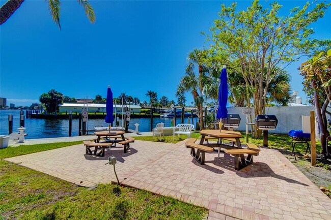 Building Photo - 740 S Federal Hwy