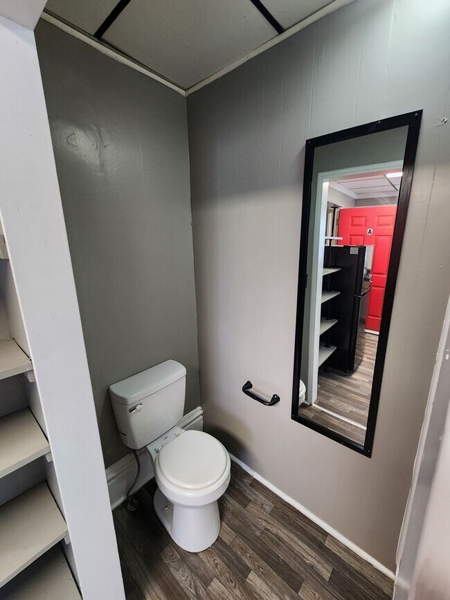 Building Photo - Studio apartment