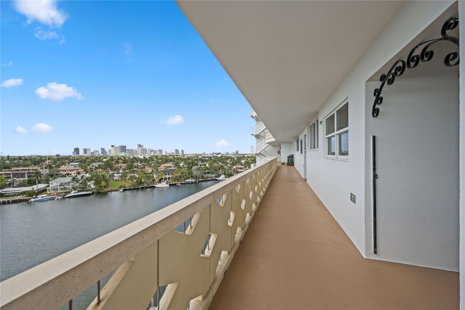 Building Photo - 333 Sunset Dr