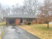 Building Photo - For Lease - 3 Bed, 2 Bath, 1400 sqft Home ...