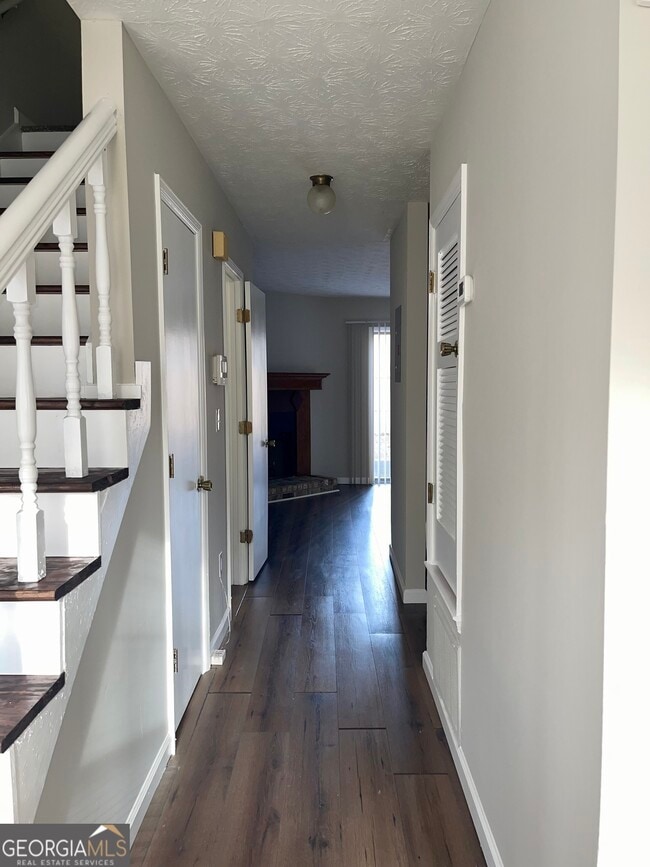 Building Photo - 5882 Sheldon Ct