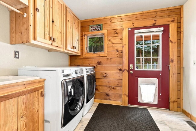 Building Photo - 3-Story, 5 bedroom, 3 bathroom in Harrison