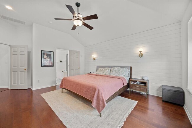 Building Photo - 15609 Royal Dublin Dr