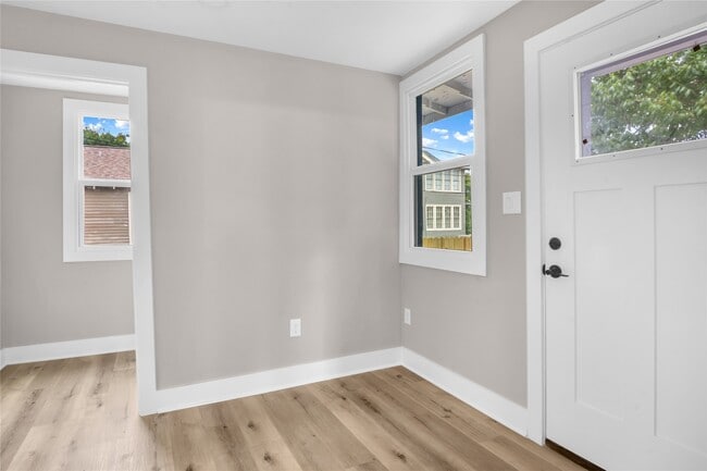 Building Photo - 614 11th St