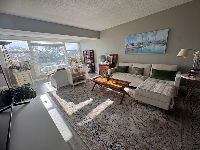 Building Photo - 33 S Gulfstream Ave