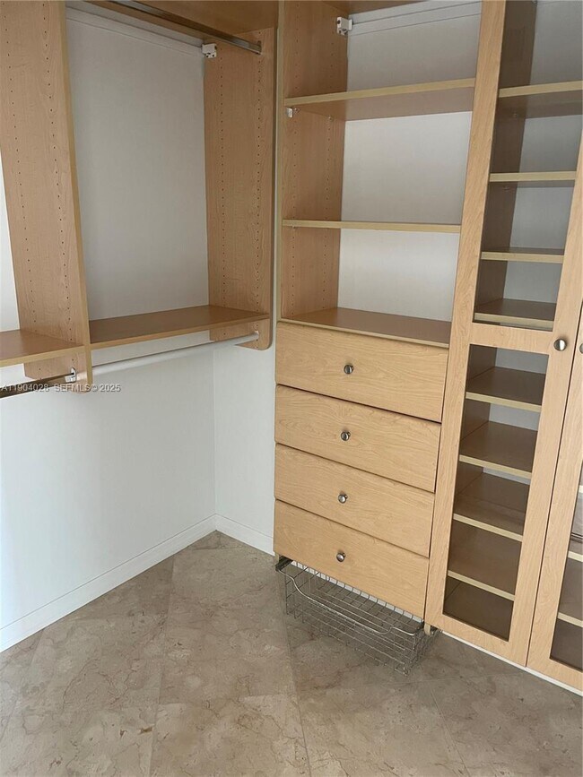 Building Photo - 16500 Collins Ave