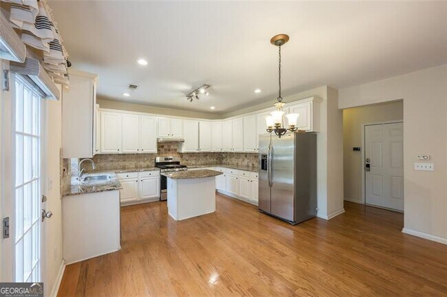 Building Photo - 2404 Gablewood Dr NE