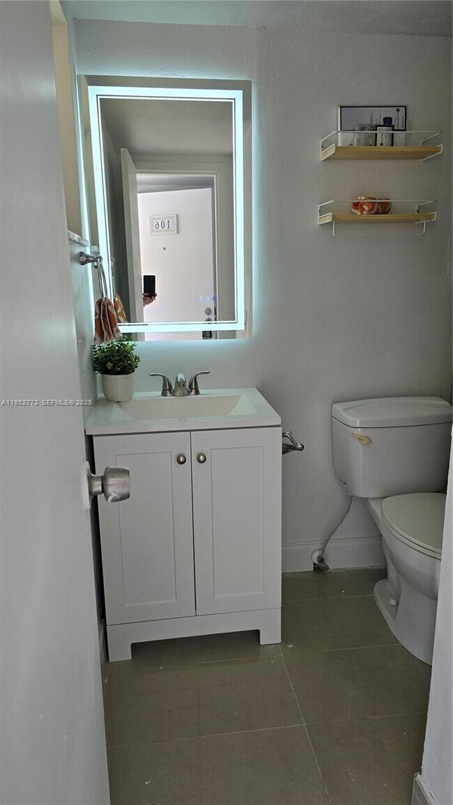 Building Photo - 7900 Tatum Waterway Dr