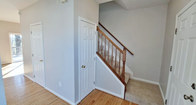 Building Photo - 3 Bed / 2-1/2 Bath Single Family Home w/1-Car garage