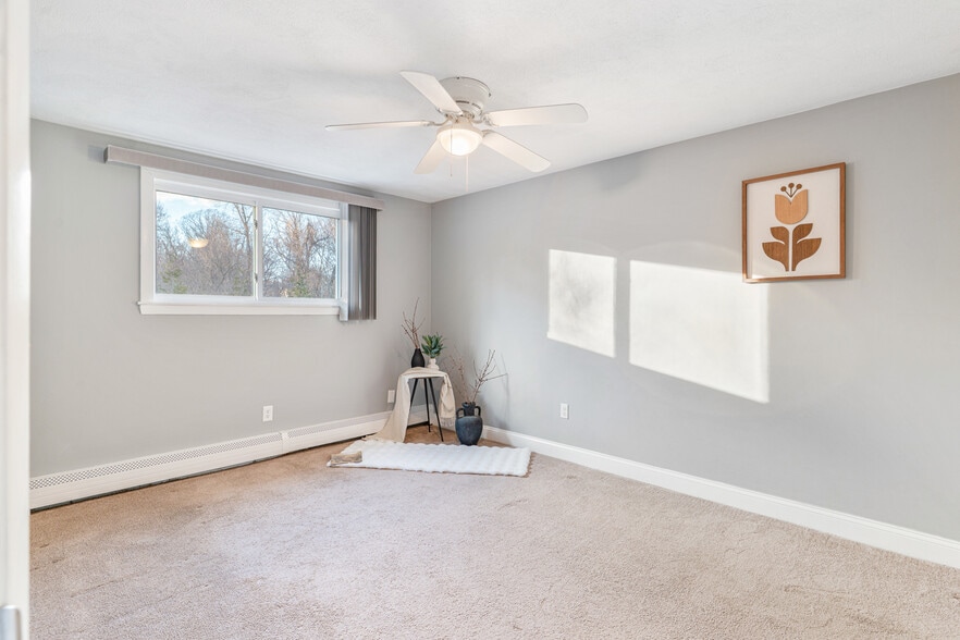 Building Photo - 10 Woodcrest Ct