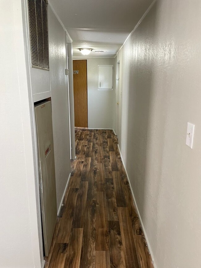 Building Photo - 2 Bed, 1 Bath newly renovated mobile home ...