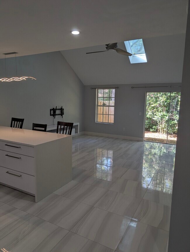 Building Photo - 9780 SW 52nd Rd