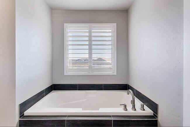 Building Photo - Custom Hunter-Douglas shutters throughout.