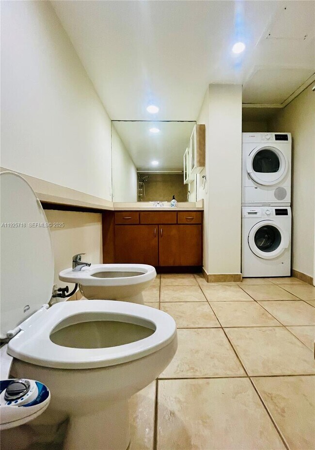 Building Photo - 5600 Collins Ave