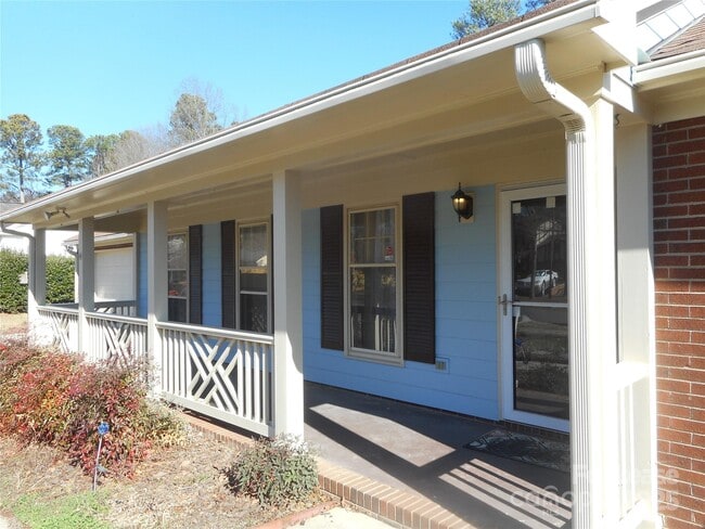 Building Photo - 10749 Colony Woods Dr