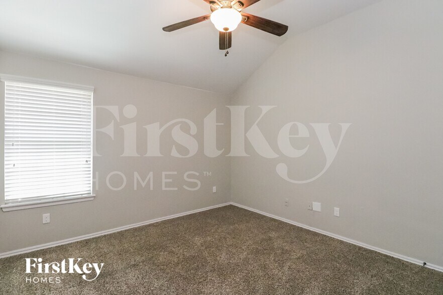 Building Photo - 17000 Barcelona Dr