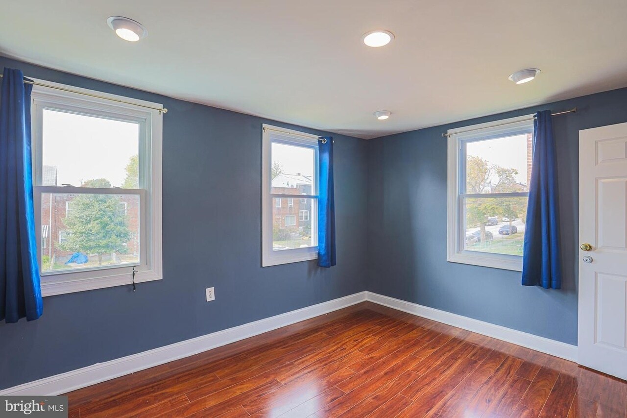 Building Photo - 2819 Bookert Dr