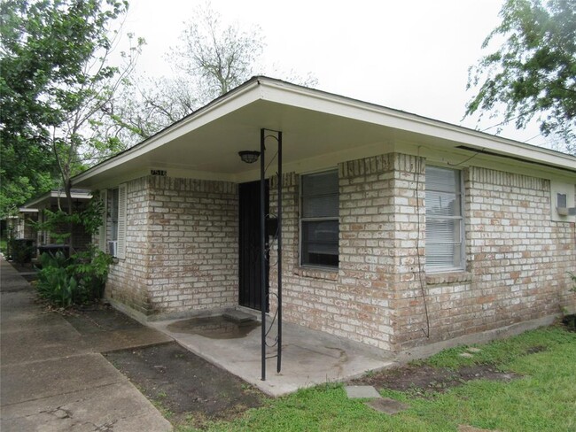 Building Photo - 7516 Lockwood Dr