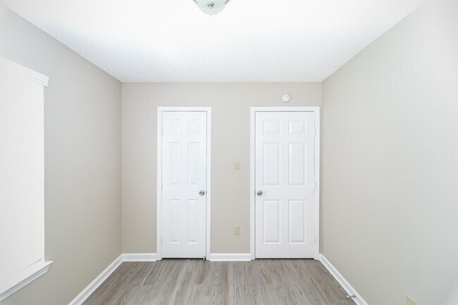 Building Photo - 4931 Chamberlain Ln