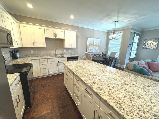 Building Photo - 3BR/3.5BA FURNISHED For Rent