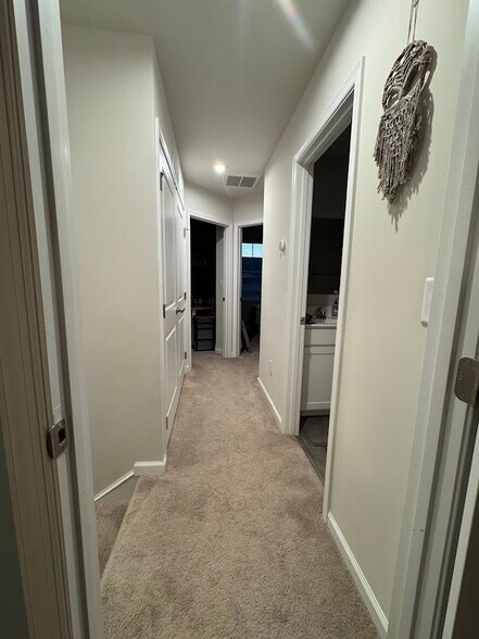 Building Photo - 6042 Cutwater Cir