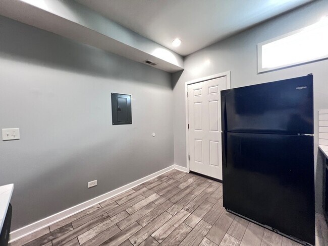 Building Photo - 6402 S Eberhart Ave