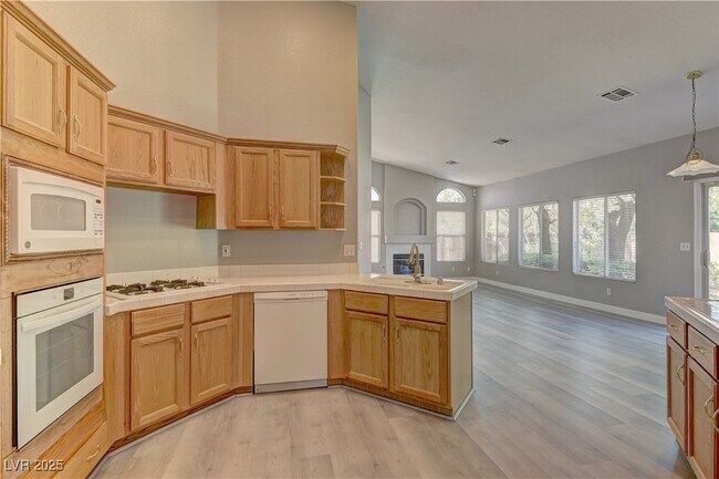 Building Photo - 7456 Oatman Ln