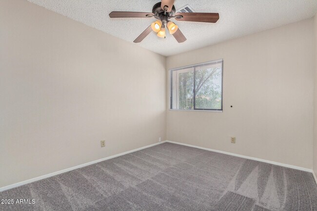 Building Photo - 10023 W Sells Dr