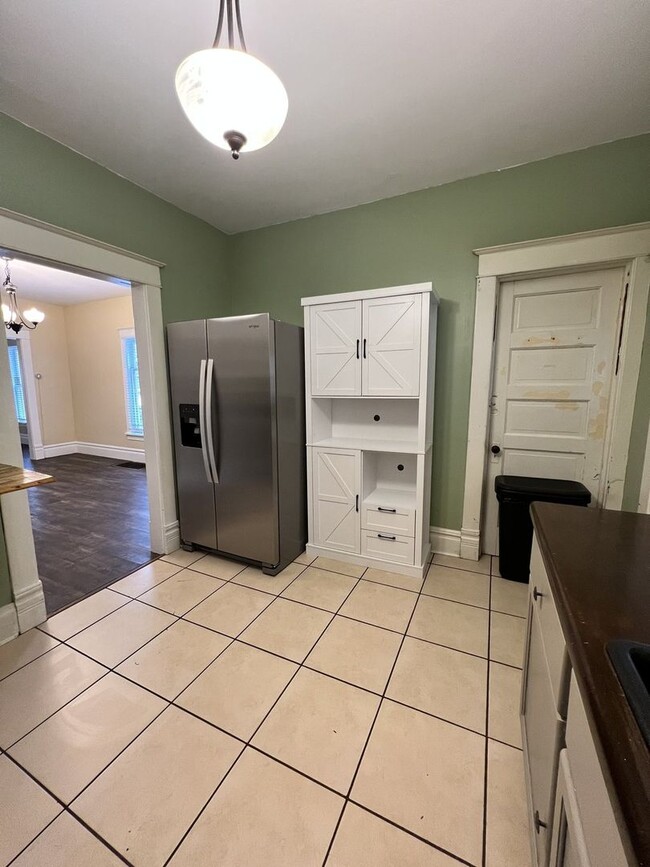 Building Photo - Charming, updated 3-bedroom, 2-bath home in the heart of Allegan