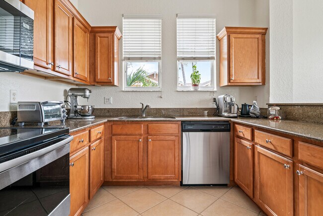 Building Photo - 690 Pacific Grove Dr