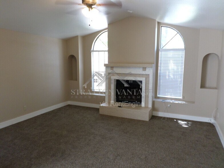 Building Photo - 1814 E Oak Harbor Dr