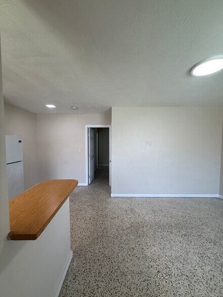 Building Photo - 1040 W 28th St