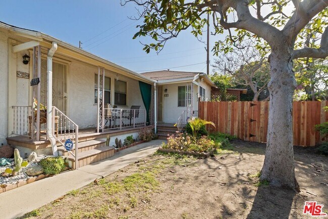 Building Photo - 8732 El Manor Ave