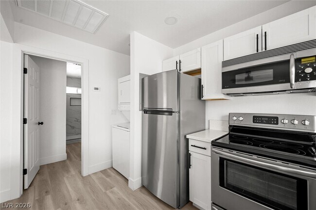 Building Photo - 623 N 10th St