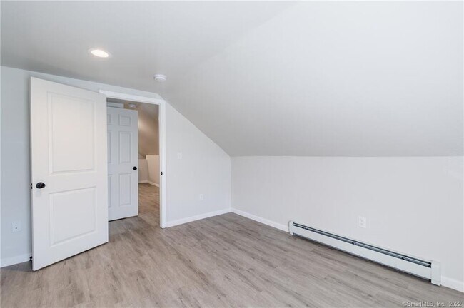 Building Photo - 31 Willetts Ave