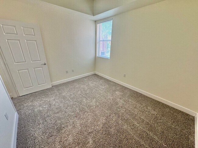 Building Photo - Guard-Gated spacious 2-Bedroom Condo Near the Las Vegas Strip