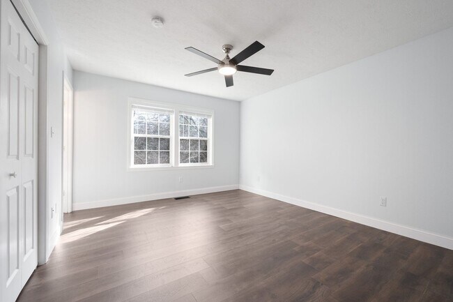 Building Photo - Spacious 5BR House in Asheville