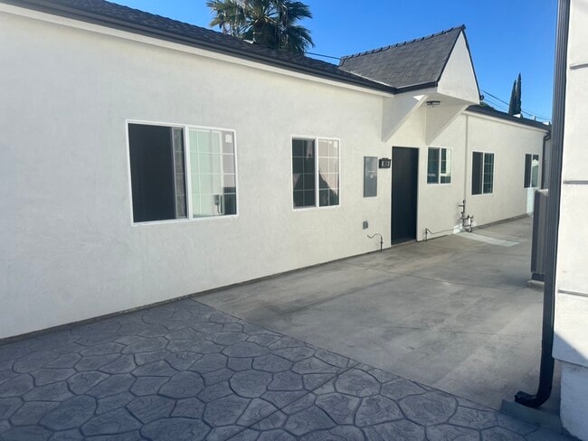 Building Photo - 10859 Nettleton St