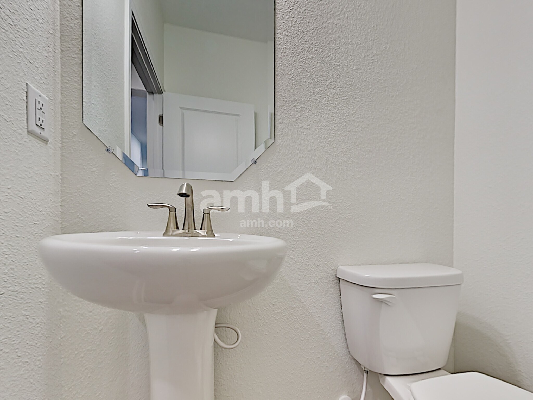 Building Photo - 387 Sandstone Dr