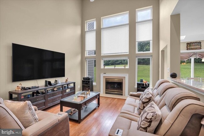 Building Photo - 1202 Champlain Dr